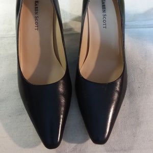 New Karen Scott Heels Size 7
